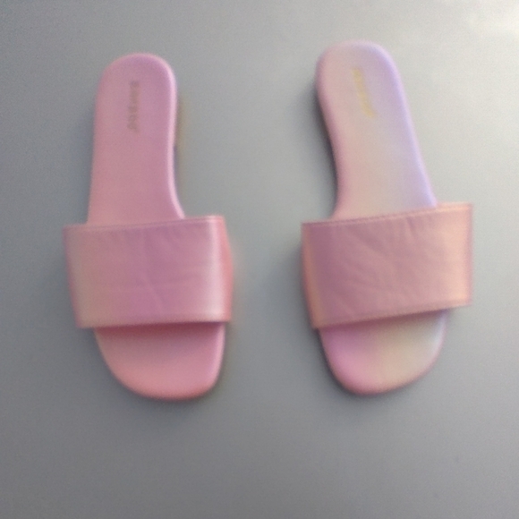 Women's Brand New Bamboo Iridescent Pink Slip on Sandals Size 8 1/2 Barbiecore - Picture 1 of 2